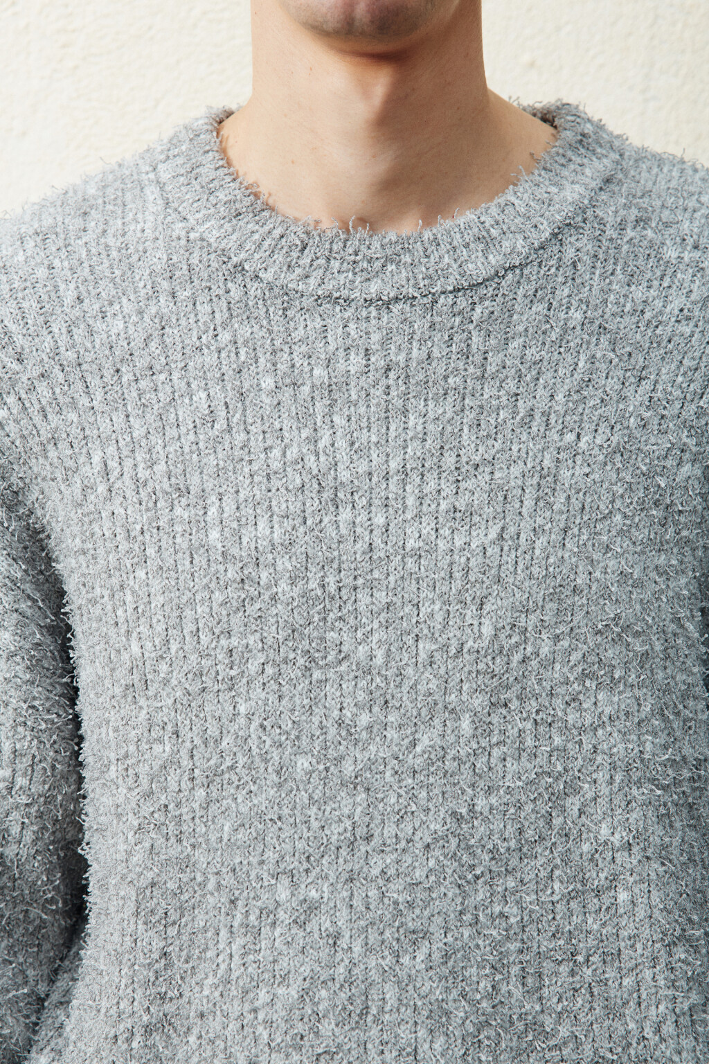 Джемпер вязаный пушистый - цвет серый - 6